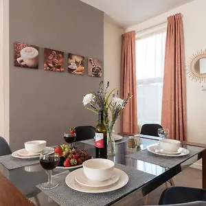 3 Bedroom-5 Beds Newland Ave King's Palace Leisure-contractor-heart Of Hull Amenities Kingston upon Hull